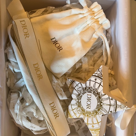 Dior White Gift Box (white ribbon) - Picture 2 of 6